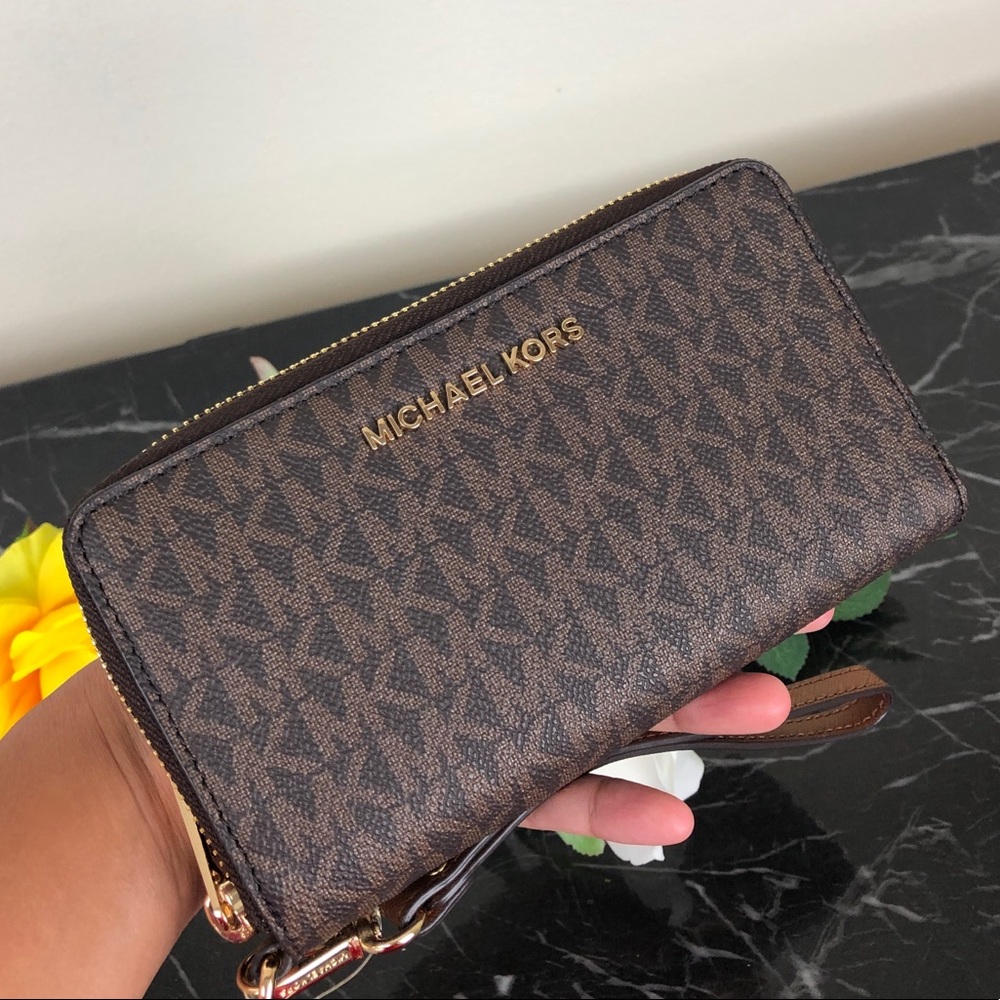 🌹Michael Kors signature Brown wallet/wristlet 🌹